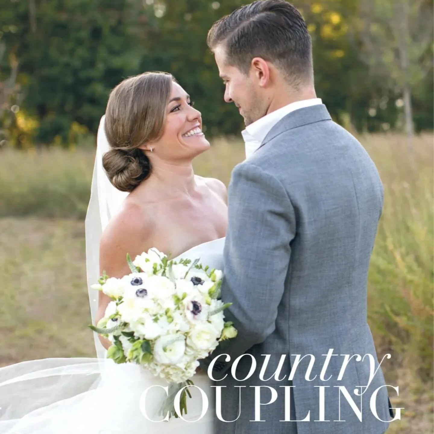 Check out @garnienygren's beautiful bouquet! 👰&zwj;♀️🤩 

We love planning weddings at @innatserenbe, and were especially honored to design the florals for Garnie &amp; Matt's fall 2016 nuptuals, featured the next summer in @mlweddingsatl. If you're