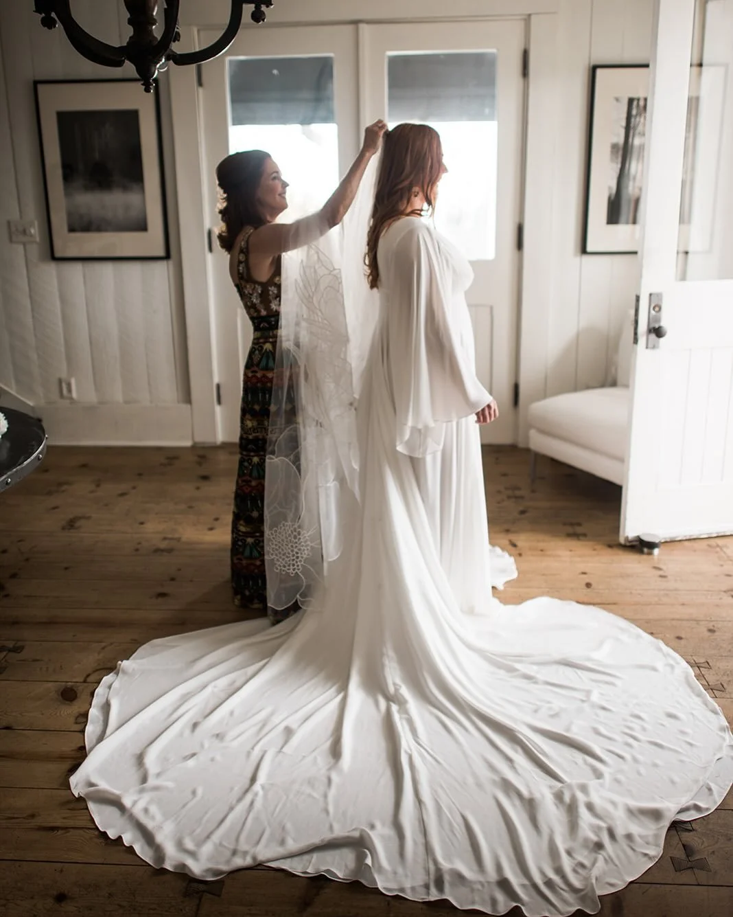 Mothers of the Bride &amp; Groom have a lot of roles on the wedding day (and in life!). But TODAY is all about YOU, so we hope you're being celebrated! 

Happy Mother's Day!

📷 
@jenniferoettingphotography 
@rachelpourchierphoto 
@evieperezphotograp