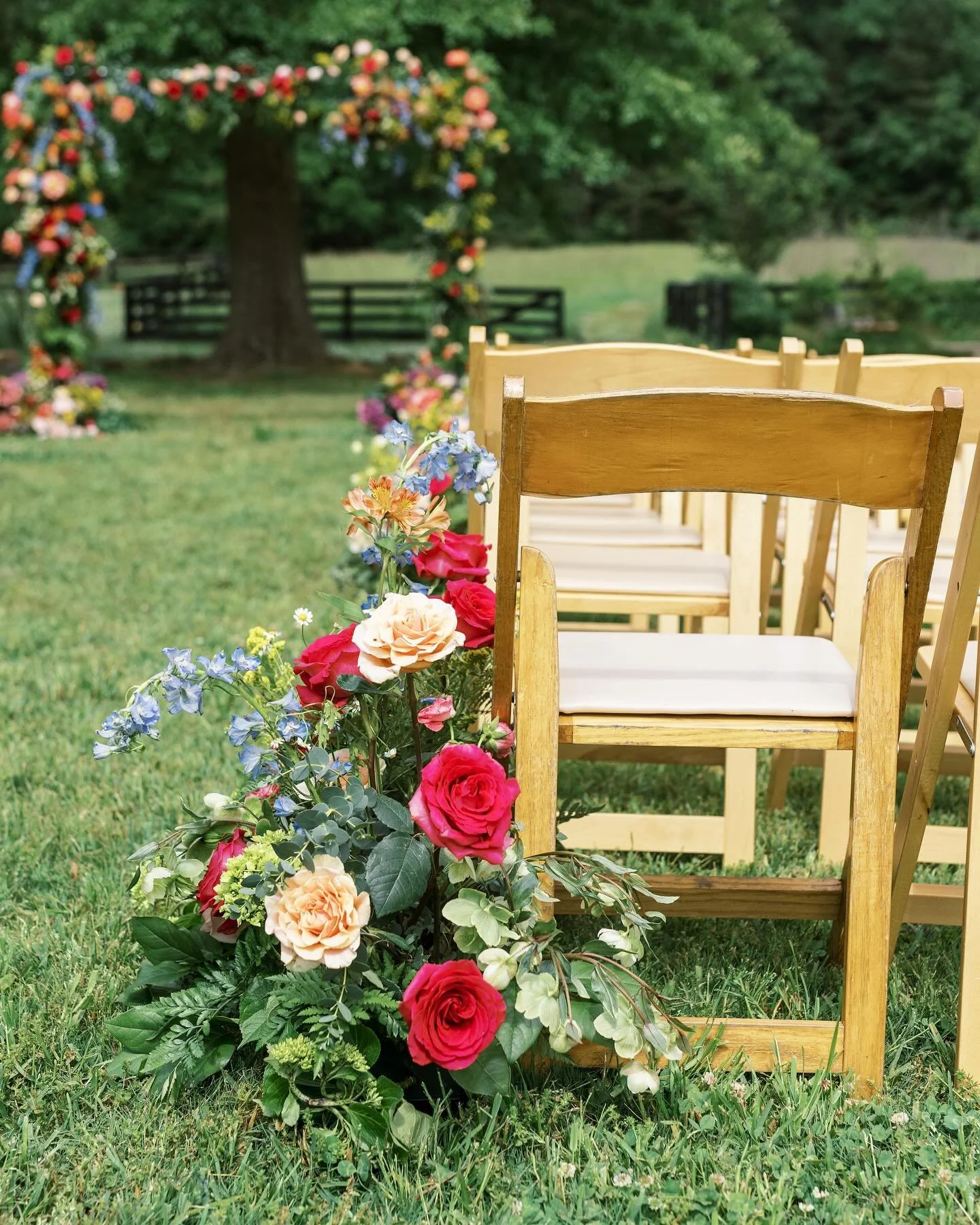 💐We loved designing the colorful florals for this beautiful wedding, two years ago TODAY!

Happy Anniversary, Caroline &amp; Trey! 

@Shaunaveaseyphotography

#forageandflowerevents #forageandflowerweddings #floraldesign #serenbeweddings #innatseren