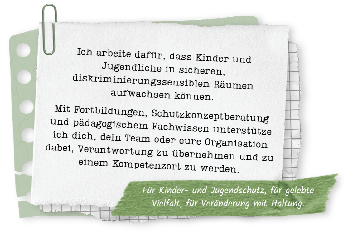Ein handgeschriebener Zettel mit einem Text über Kinder- und Jugendschutz, umgeben von bunten Notizzetteln in Grün, Schwarz und Weiß, mit einer großen Sicherheitsnadel an der Spitze.