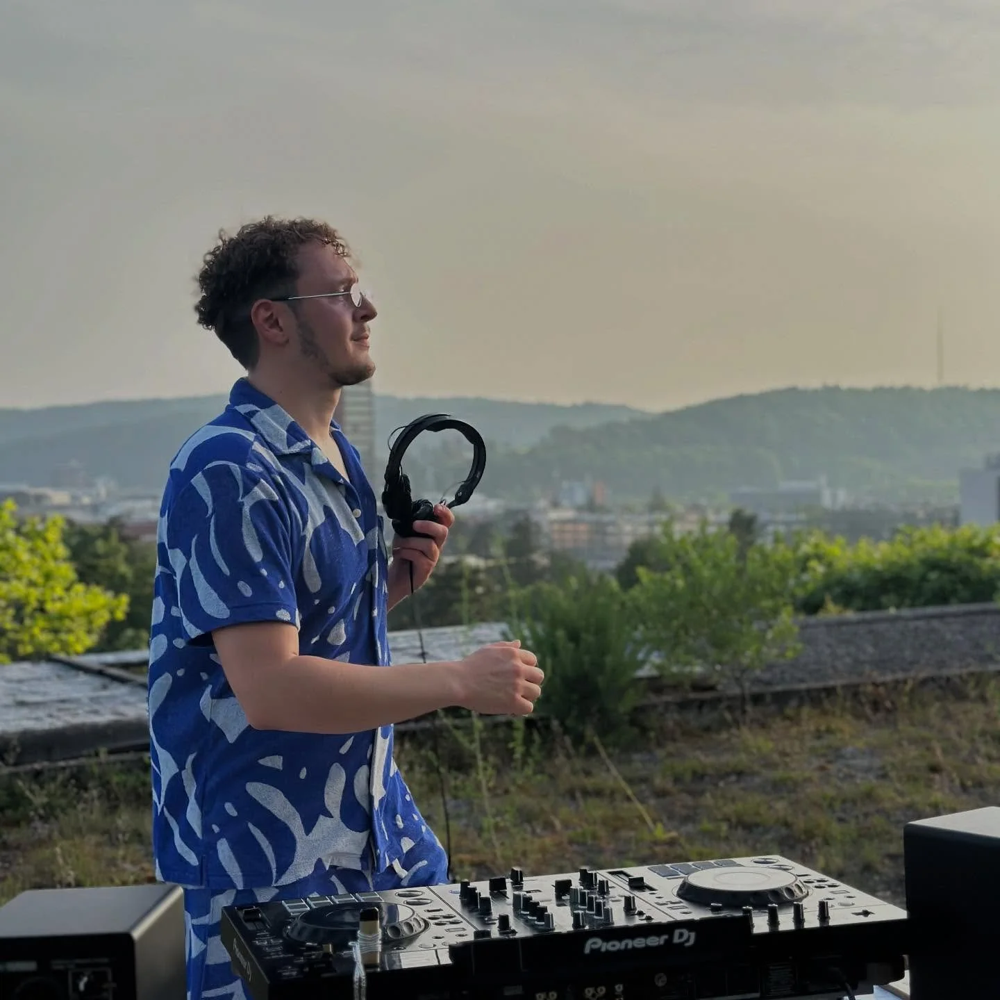 🪩 Welcome to set #2 &ndash; with Fischfutter on the decks, an up an up coming DJ of the Zurich area on a short excursion in Winti playing amazing sound! 

@fischfutter_musik

Link to his Set is in our Bio.