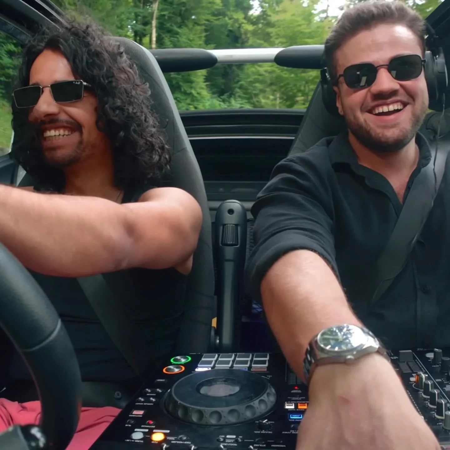 🪩 Set #6 unlocked - our first ever Car Set.
Cruising through Zurich with Smile on the decks, dropping the filthiest summer heat in the tiniest electro Smart you've ever seen.
Shot months ago... bringing you warmth right when you need it.
Link im bio