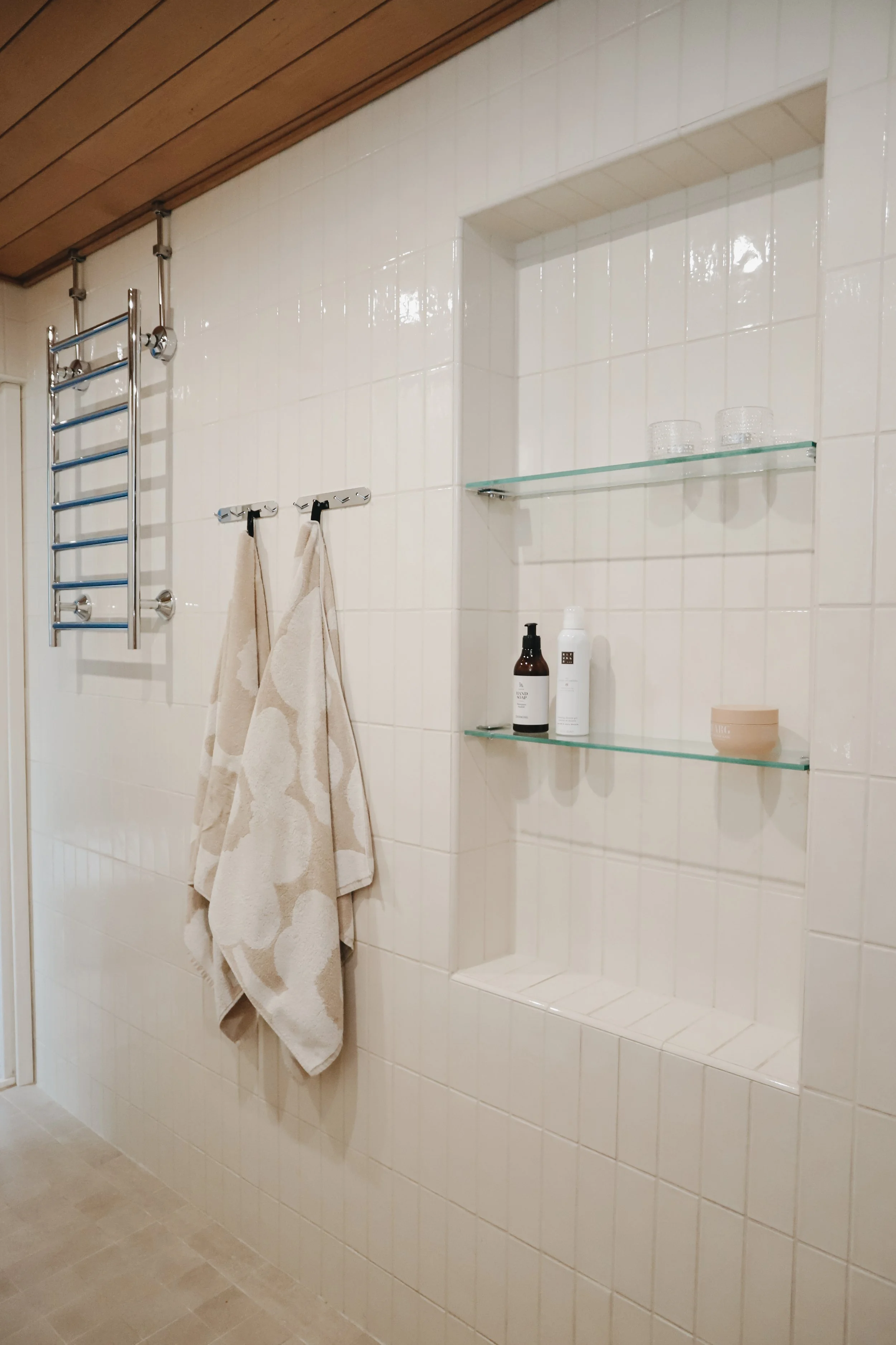 Modernin kylpyhuoneen tilasuunnittelu