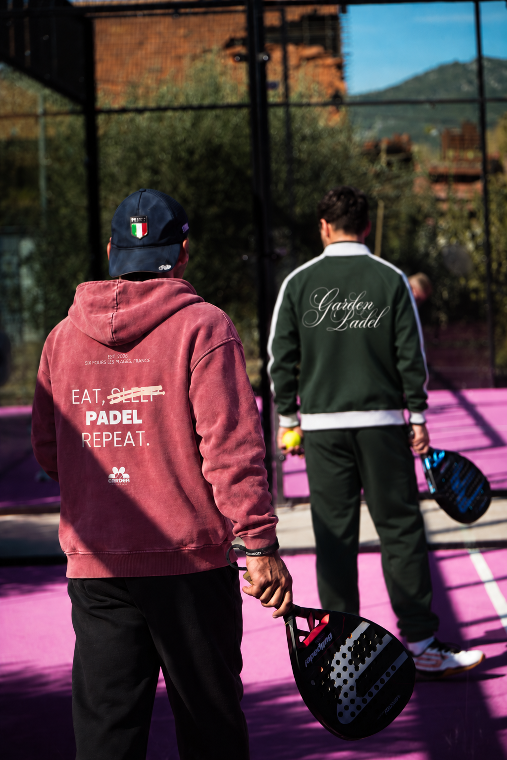 Padel au coucher de soleil.png