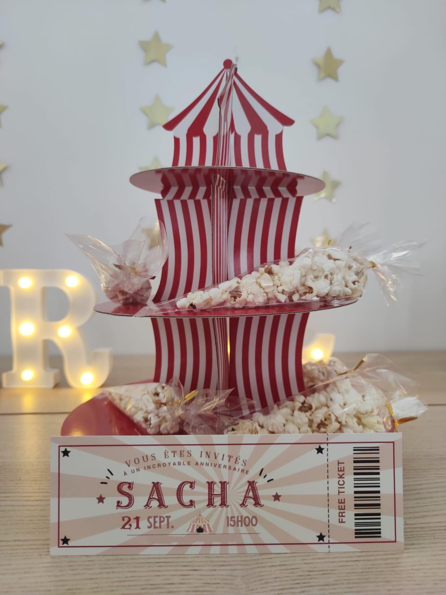 un ticket d'entr&eacute;e pour un incroyable anniversaire. 

#birthday #birthdayinvitation #invitation #anniversaire #babyanniversary #cirque #circusbirthday #circus #invitationsurmesure