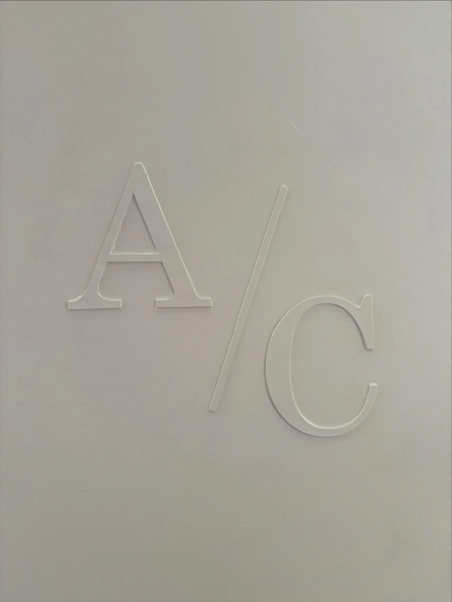 Panneau de bienvenue pour le mariage civil de A&amp;C. 

#wedding #mariage #signaletique #homemade #personnalisation