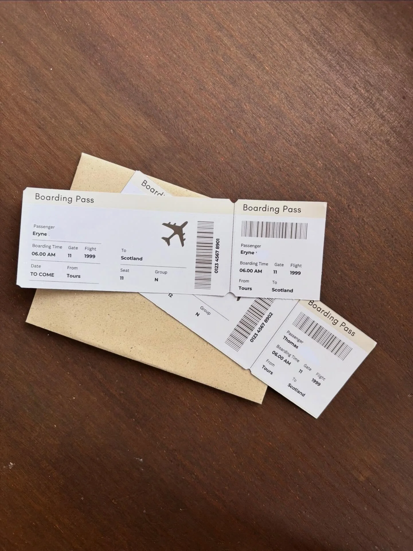 Commande de 2 billets personnalis&eacute;s pour un cadeau d'anniversaire. 

#birthdaygift #personnalisation #homemade