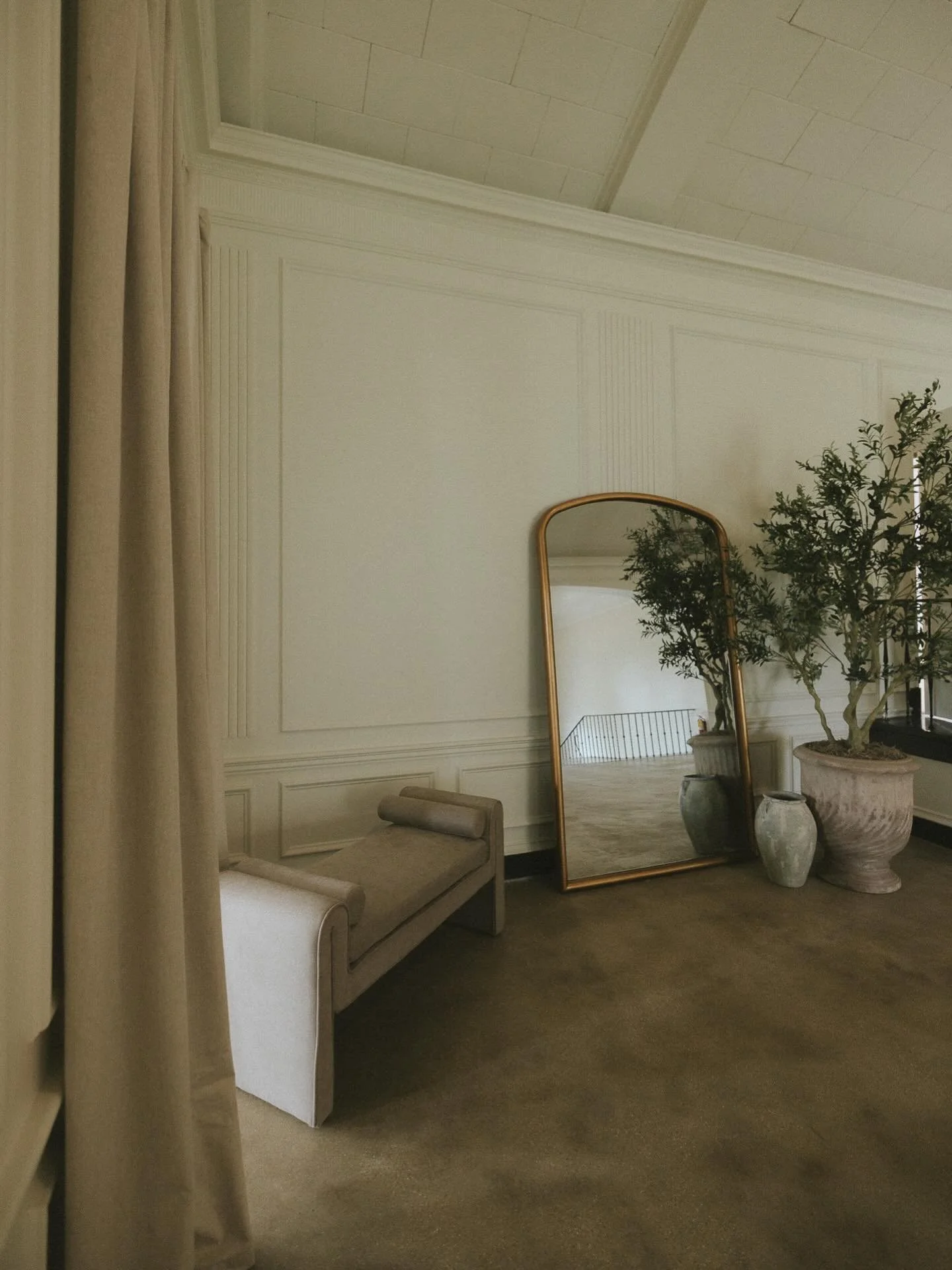 The bridal suite isn&rsquo;t just functional. It&rsquo;s designed to feel calm, elevated, and ready for the day.

Photo: @rachaelmarie_itsme