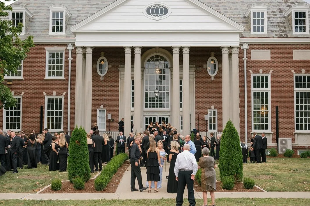 Cocktail hour on the lawn just hits different. Fresh air, great drinks, and your favorite people gathering before the celebration begins. One of the most special parts of a wedding day at Chapter II

Photo: @lillywilsonphoto