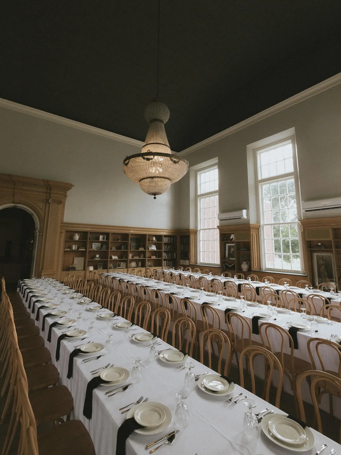 Plates in place! The rest is your story to design! Your vision brings it to life! 

Photo: @rachaelmarie_itsme