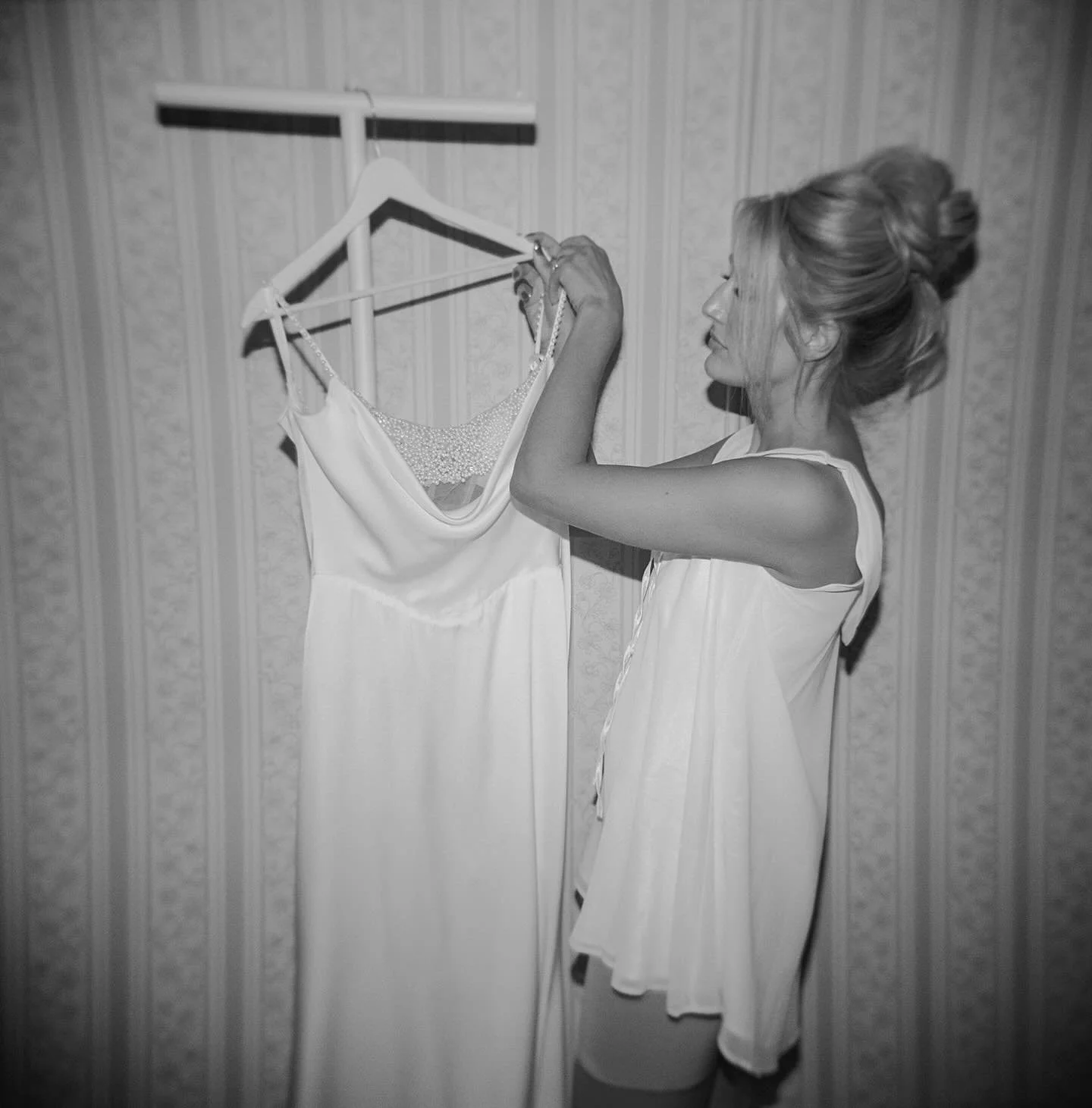 Your wedding morning sets the tone for everything that follows.
Make it calm, beautiful, and unforgettable at Chapter II.

🎞️: @lillywilsonphoto
Hair: @bylaurenparker 
Dress: @thebridalparlour