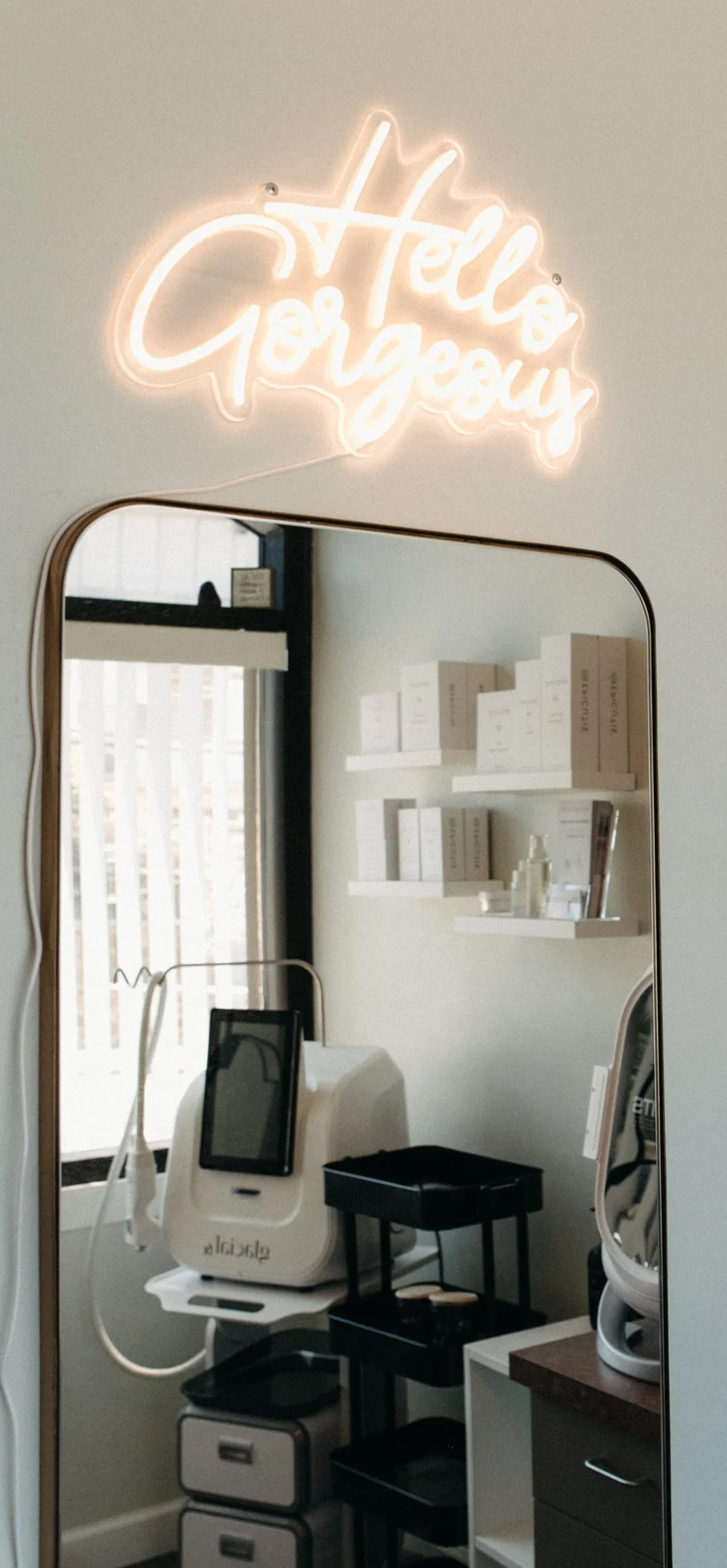 honolulu hawaii facial treatment room for acne and age management