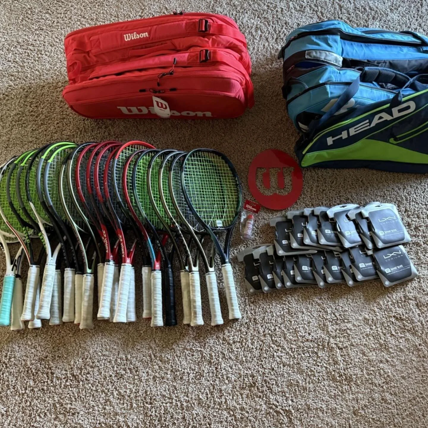 📍Z&Uuml;RICH | Great work by our chapter in Switzerland leading a tennis equipment drive! Great quality equipment was collected and will be donated to underserved athletes in Croatia! Estimated around💲5️⃣,0️⃣0️⃣0️⃣ worth of racquets, strings, bags,