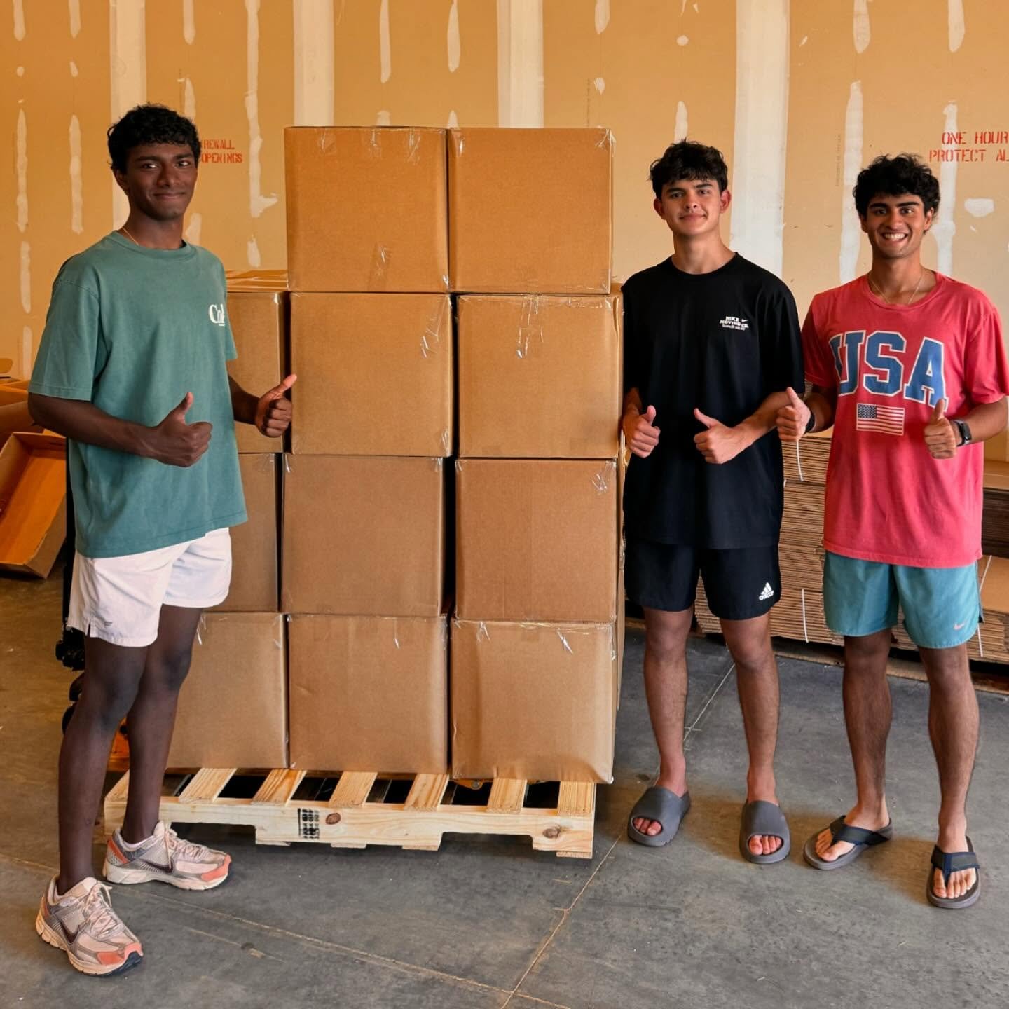 🎾Another productive day at the office! Over 5️⃣0️⃣0️⃣0️⃣ balls packaged and ready to be sent out! Glad to have our Dubai chapter lead in town to help out! Looking forward to some more exciting events🎾