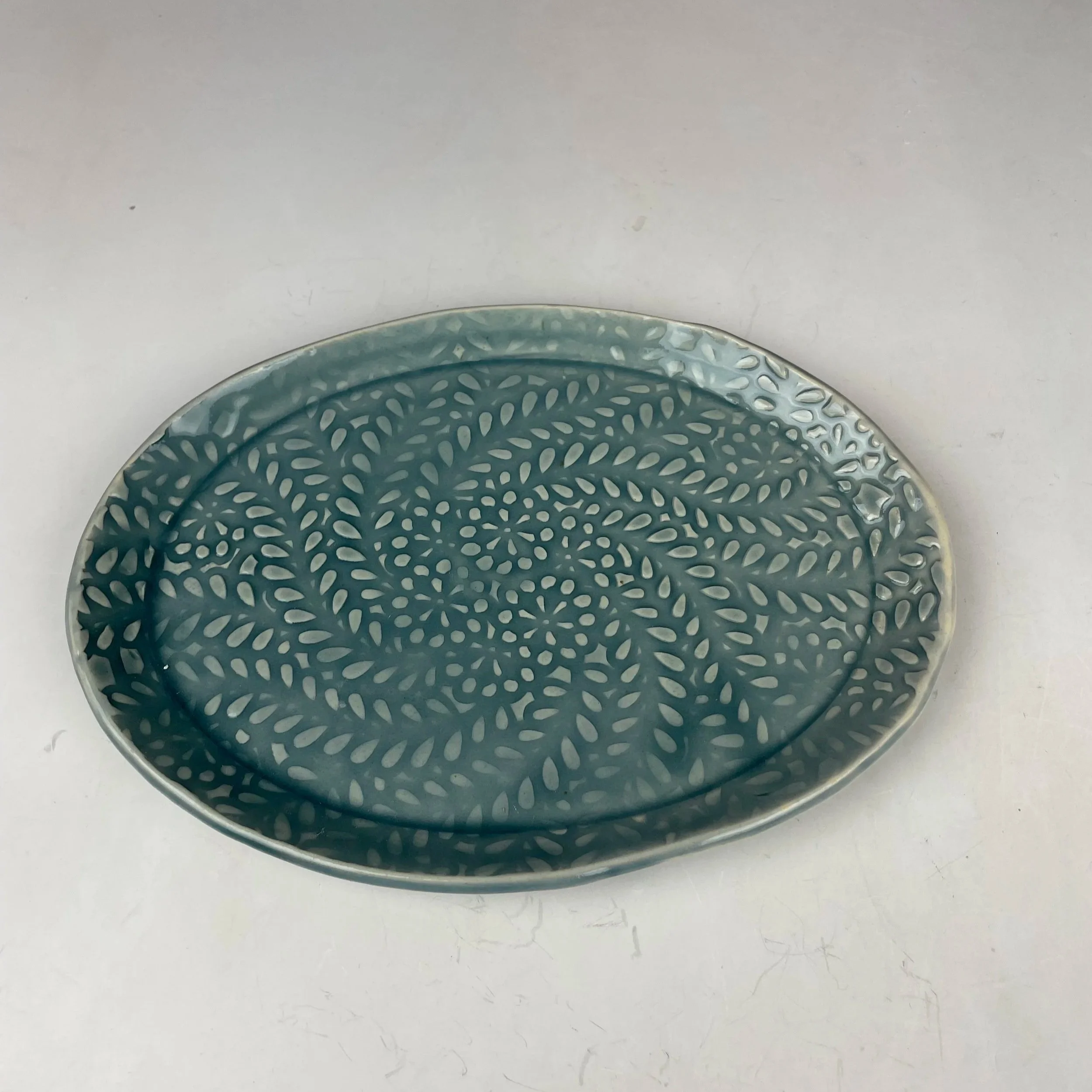 Swirling Leaf Med Oval Tray