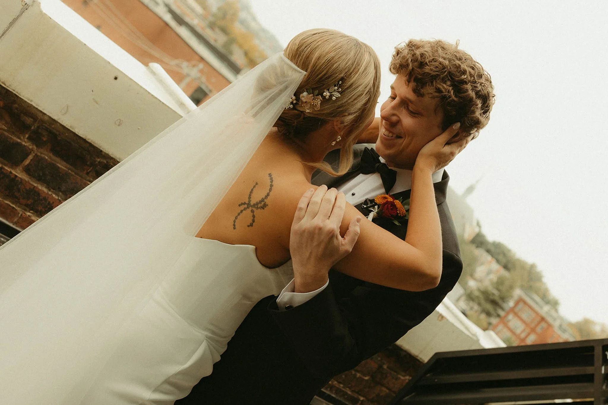 covington-kentucky-first-look-wedding-photo.jpg