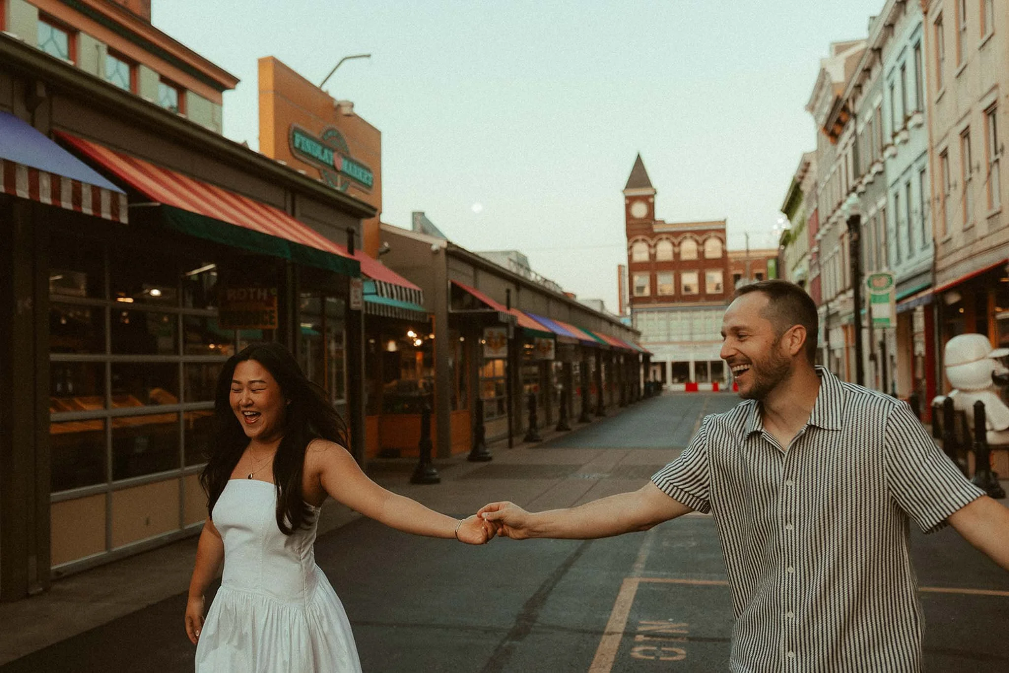 cincinnati-findlay-market-engagement-photo.jpg