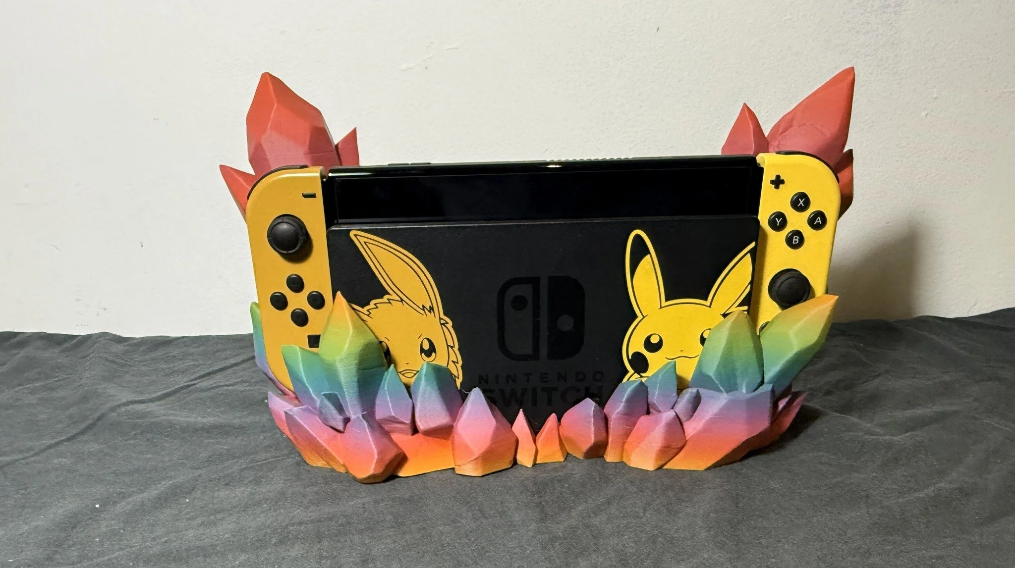 Enhance your gaming setup with our Crystal Stand, designed especially for the Original Nintendo Switch. This unique stand adds colour, fantasy, and personality to your desk, shelf, or gaming space while keeping your console beautifully displayed.

🎮