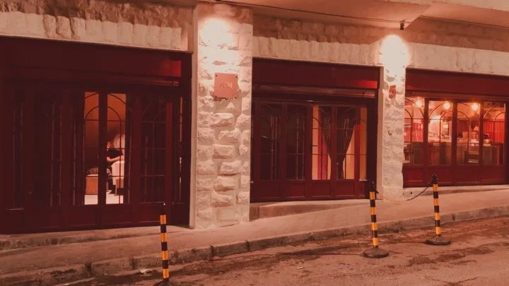 Just a fa&ccedil;ade that knows,and a curtain that keeps secrets.
The season, as experienced by the Z&eacute;ki community.