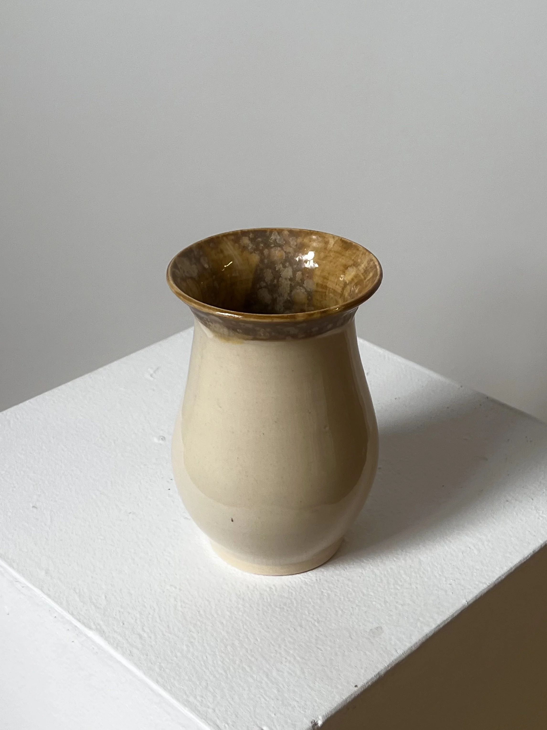 Vase en argile fait à Montréal