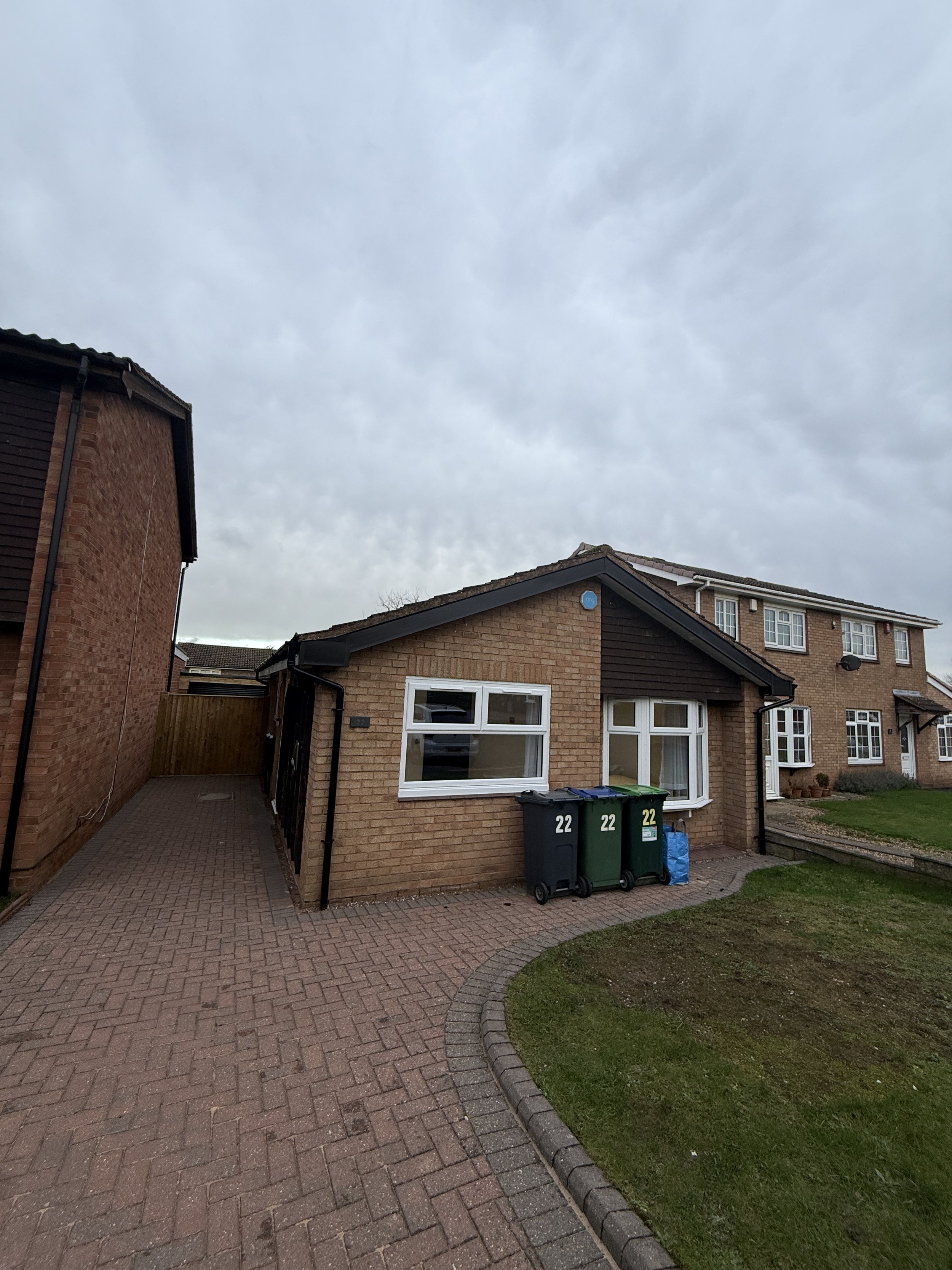 Driveway/Bungalow (front-view)