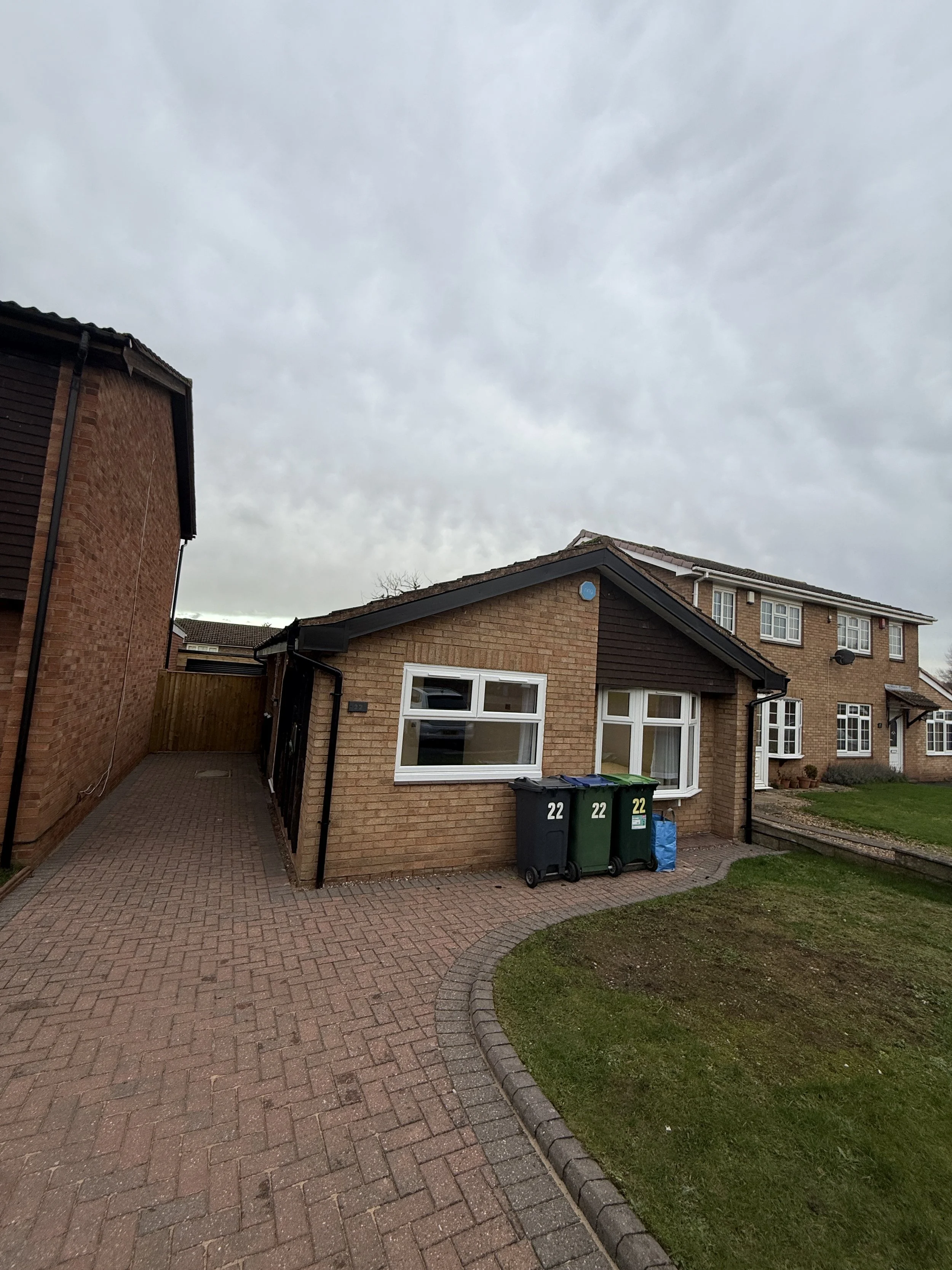 Driveway/Bungalow (front-view)