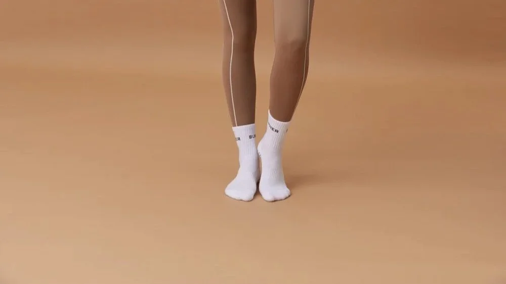Quarter Crew Grip Socks