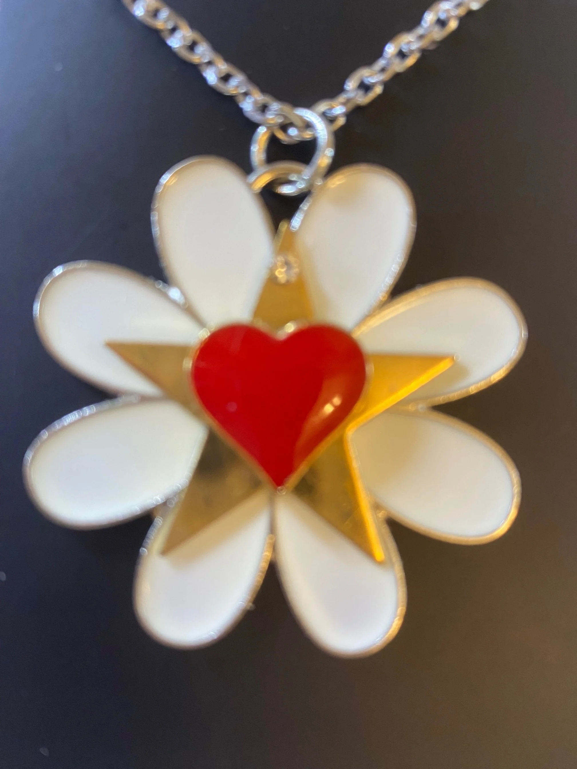 SGS-010 White daisy with plain star.jpg