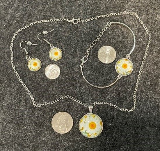 SGS-001 daisy bracelet set.jpeg