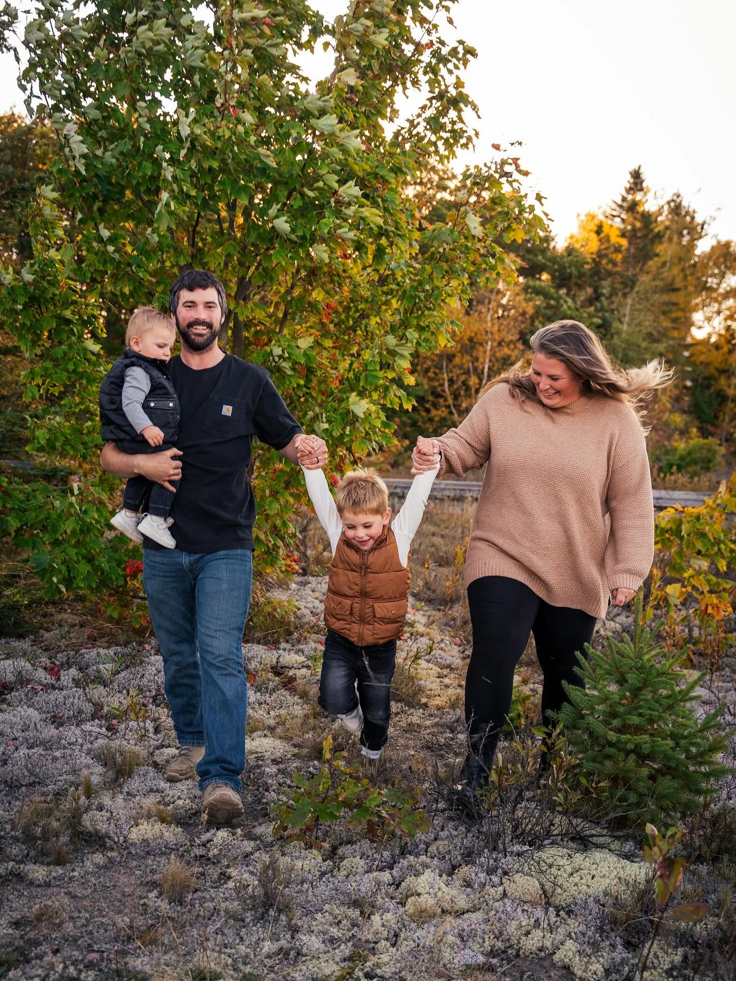 Loving these last few days of mid-60s weather. It’s got me so excited for all the fall sessions coming up! Use the link in my bio to checkout session options!