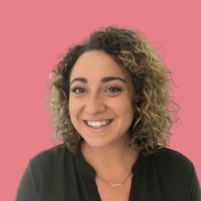 Stella Bayles - PR resolution podcast host and director at coveragebook.com