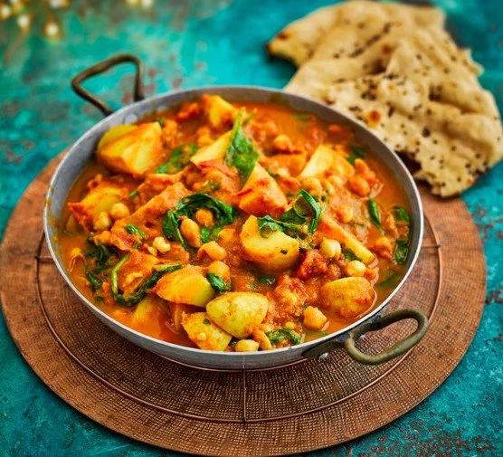 OLI-Christmas2019-Everyday_SpinachChickpeaPotatoCurry_00913-873d96d.jpg