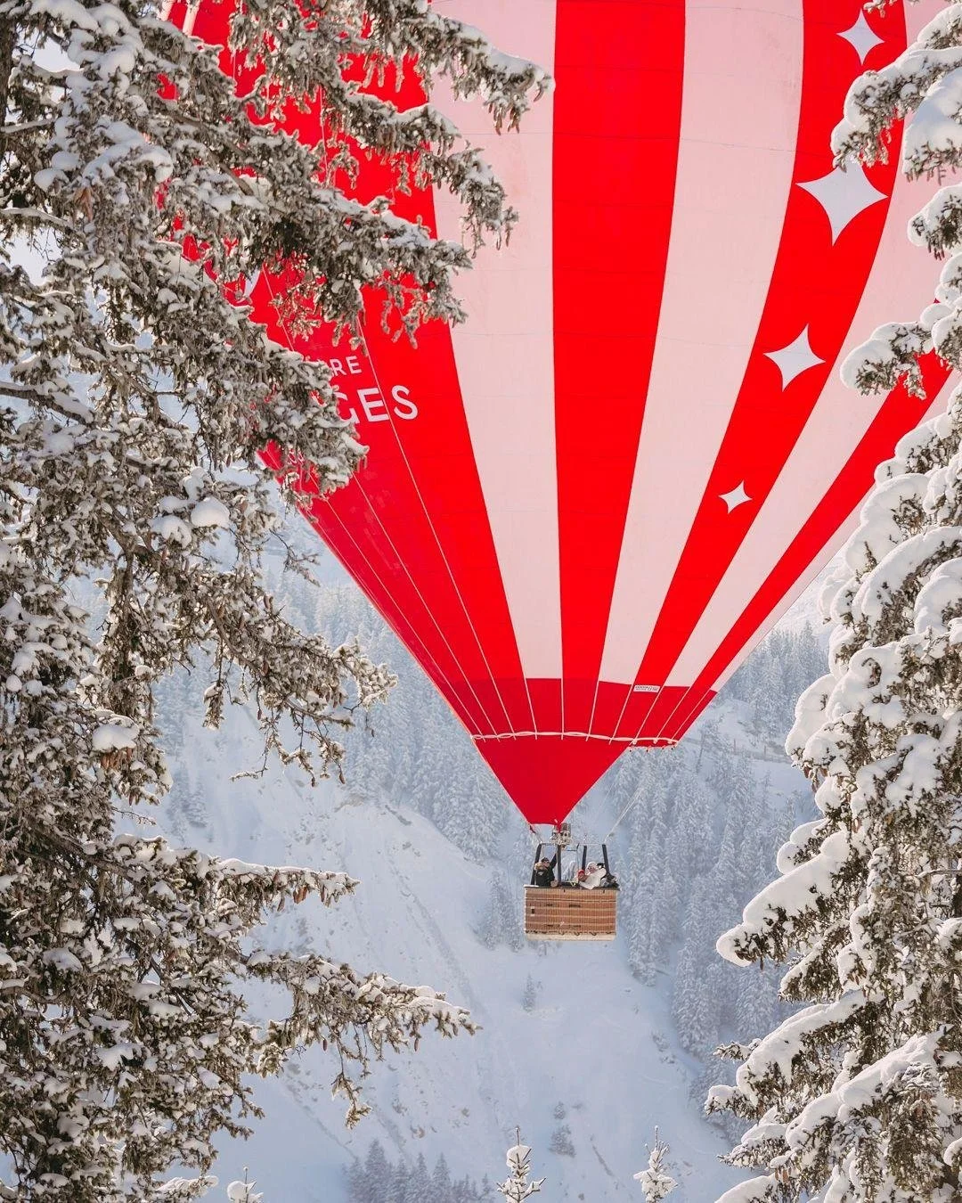 You haven&rsquo;t truly experienced skiing until you&rsquo;ve been to Courchevel. ❄️

It&rsquo;s where Alpine energy meets effortless indulgence. Days are spent carving through Les Trois Vall&eacute;es, and evenings unfold with fireside Champagne, Mi