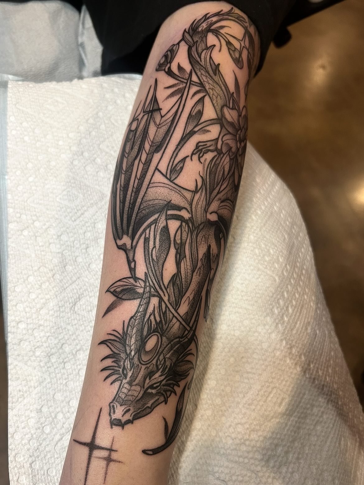 A dragon for Krystal from the other evening! Thank you! I had so much fun hanging out together! 

@coasttocoasttattooshop