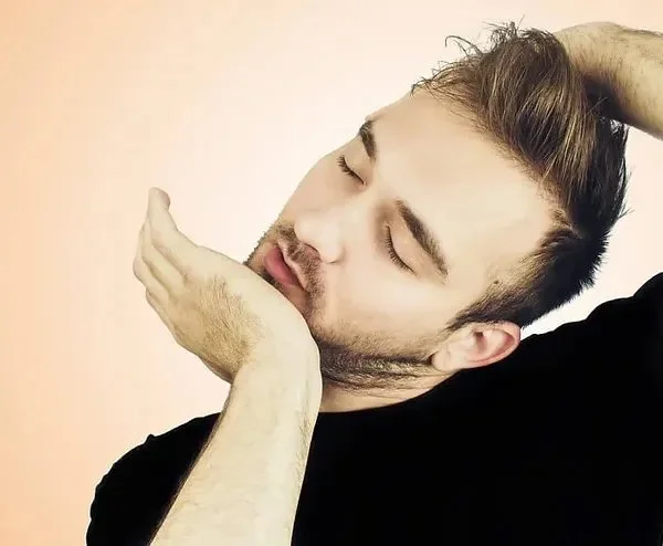 Self joint cracking vs professional chiropractic adjustment