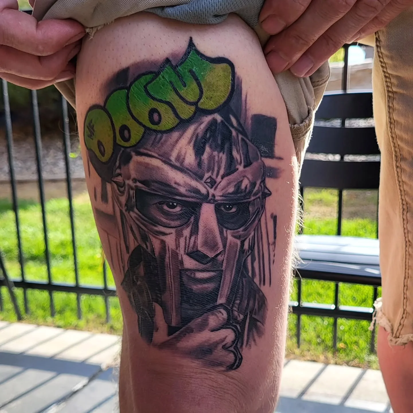 Couple days in to the healing process. Here is the mf doom piece I did for @bandingo_bo at the villian arts tattoo convention last weekend. I love how it's healing up!
#mfdoom #tattoo #portraittattoo #coloradotattooartist #villianartstattooconventio