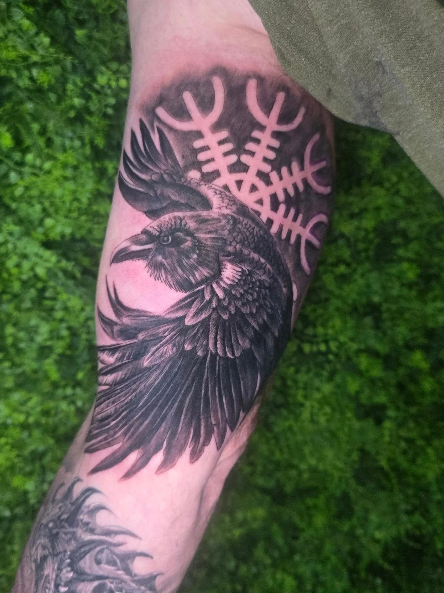 This is a raven I did for this viking sleeve im working on. A spicy addition on the bicep but he handled it like a champ! This sleeve is coming together real quick.