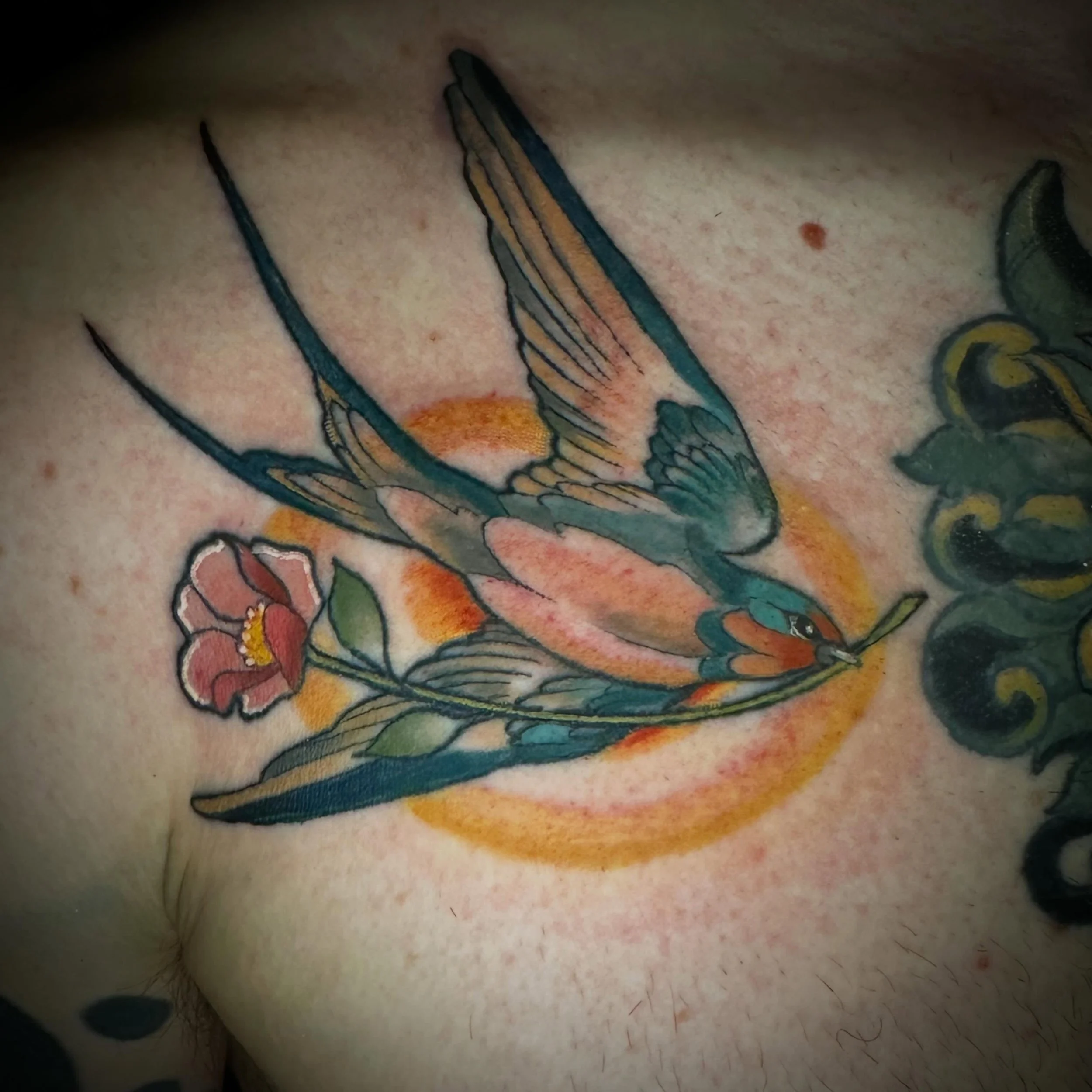 Had fun coloring in these sparrows today!  @sovereignsoulstattoo #sparrow #chesttattoo #colortattoo #neotraditionalsparrow