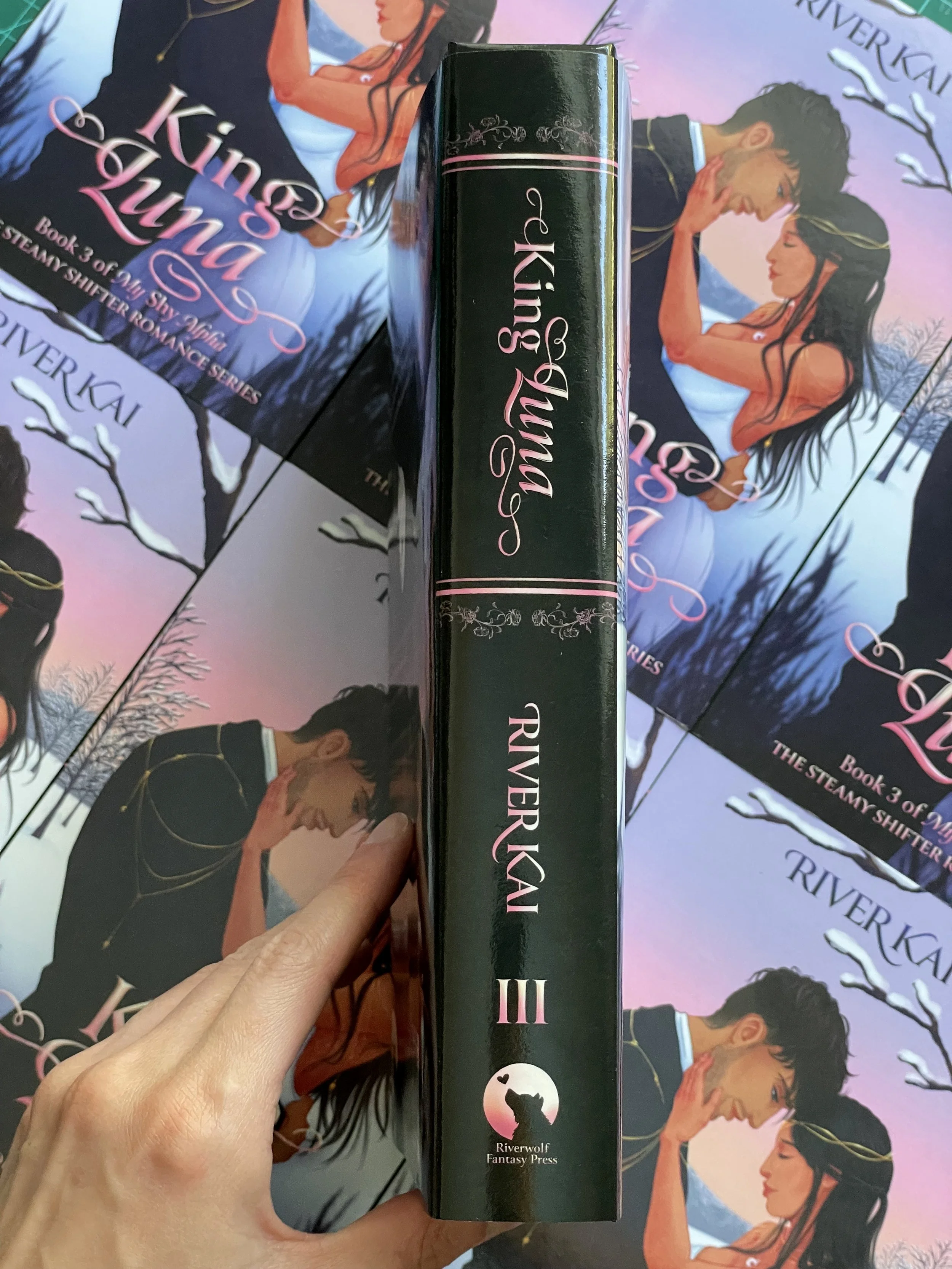 kingluna_hardcover_spine.jpg