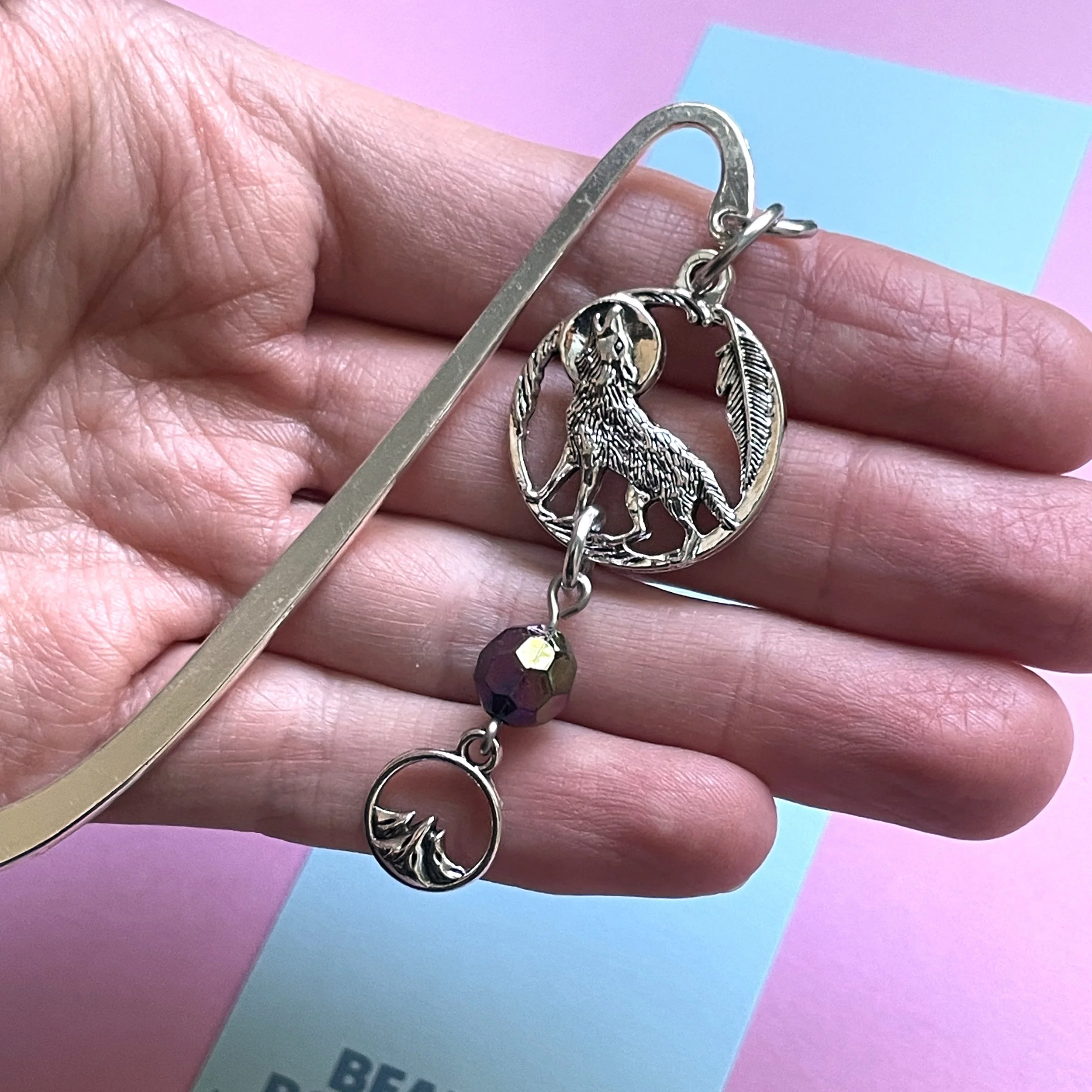 wolf_beadedbookmarks_2.jpg