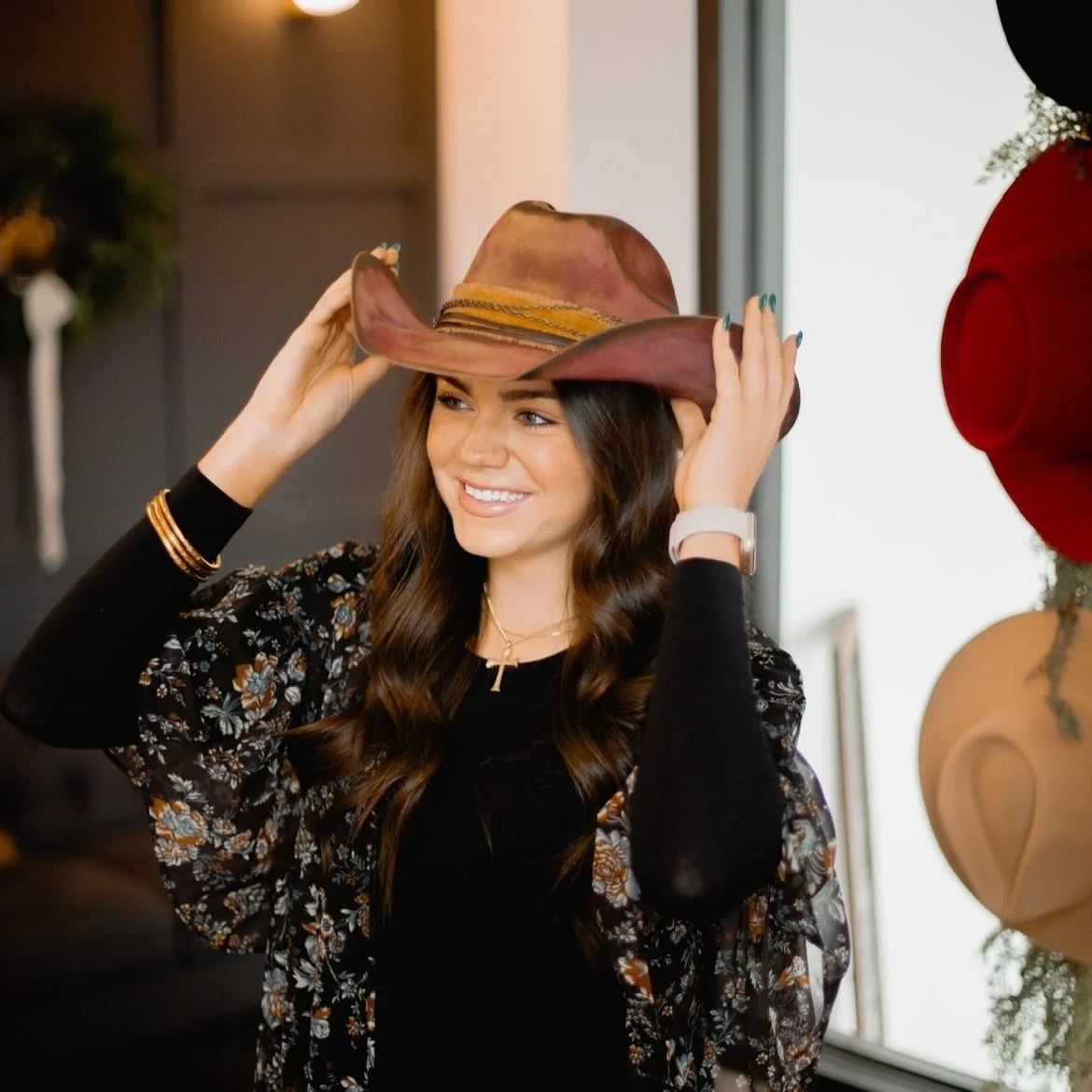Sundays just got a little more fun 🤍

We&rsquo;re OPEN at Moss Custom Hat Bar THIS SUNDAY from 2&ndash;5pm and officially taking a few more appointments!

Think:
&bull; Date afternoon with your man
&bull; Birthday celebration with your girls
&bull; 