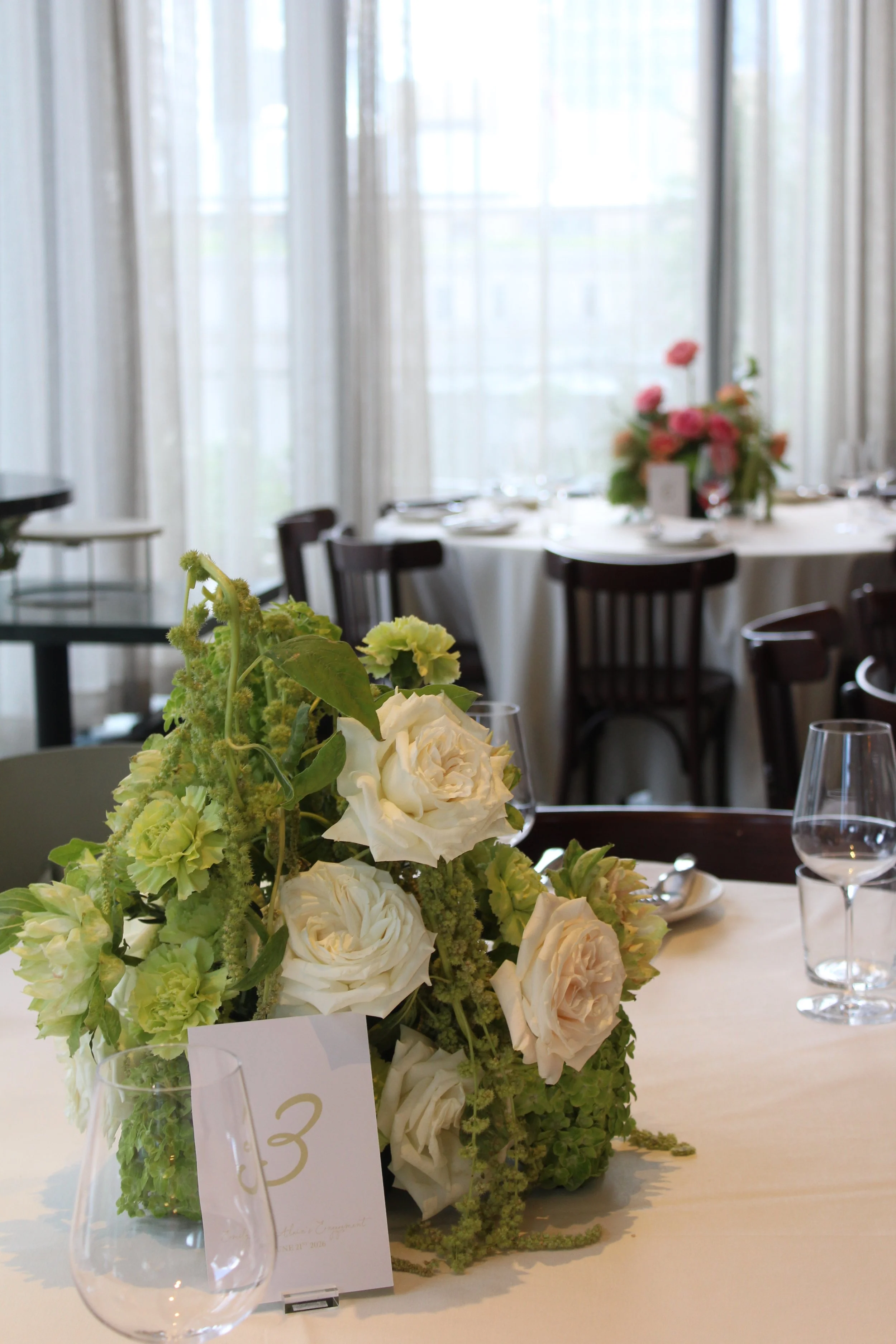 white-green-flowers-tablescape.JPG