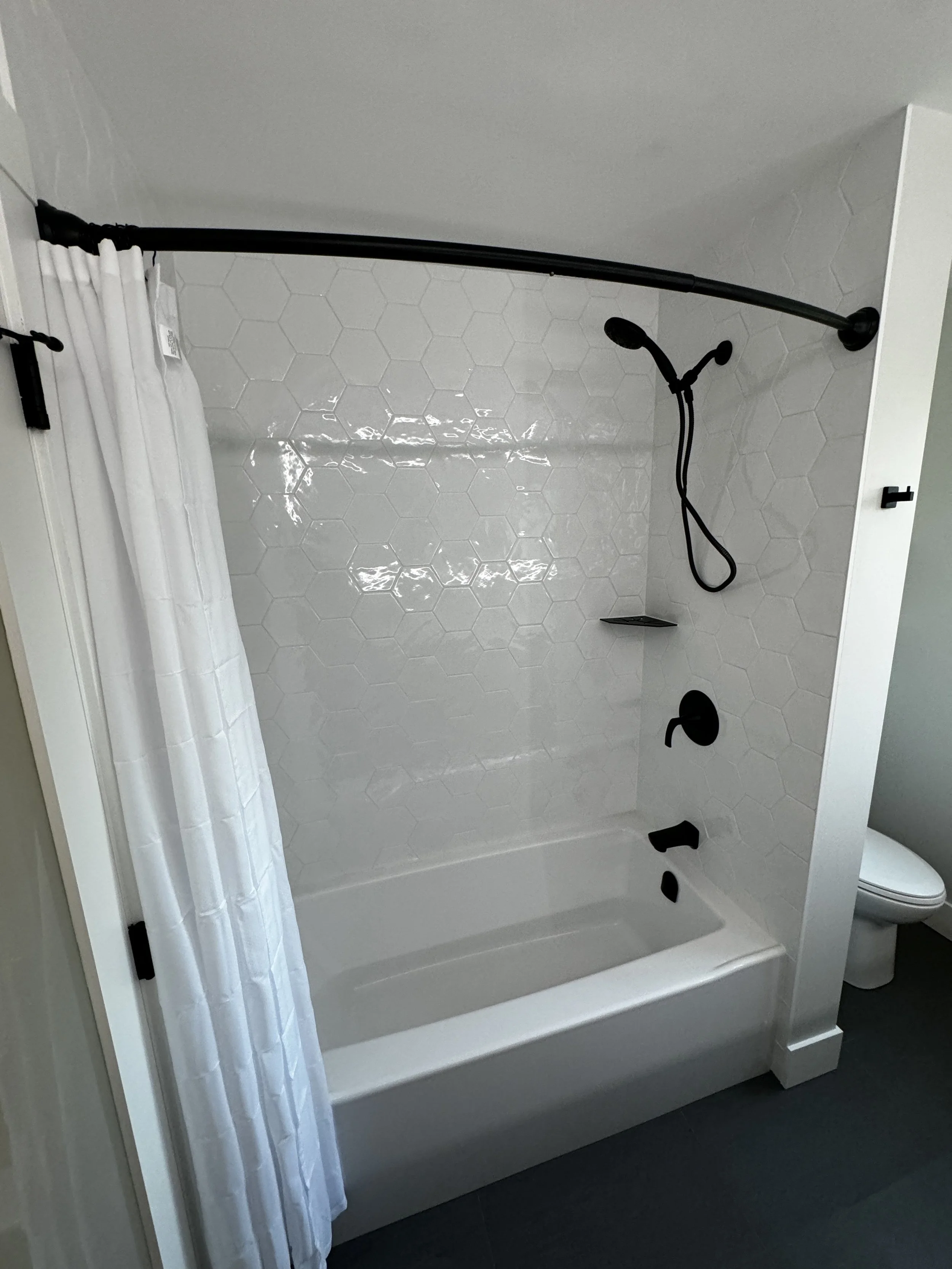 Primary bathroom 5.JPG