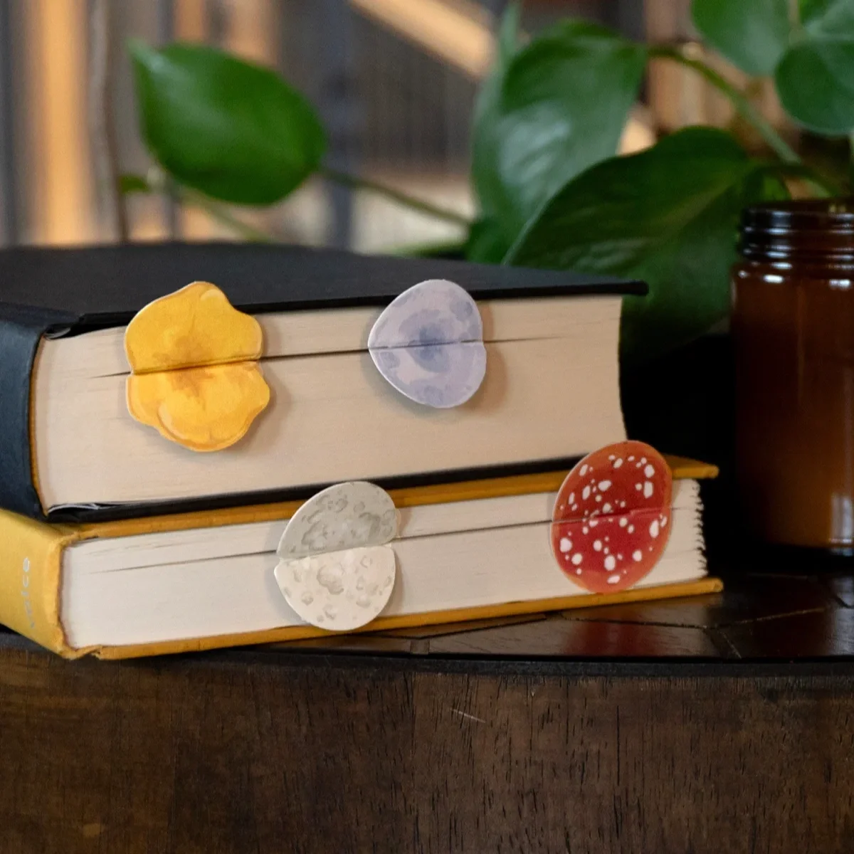 mushroom-bookmark.webp