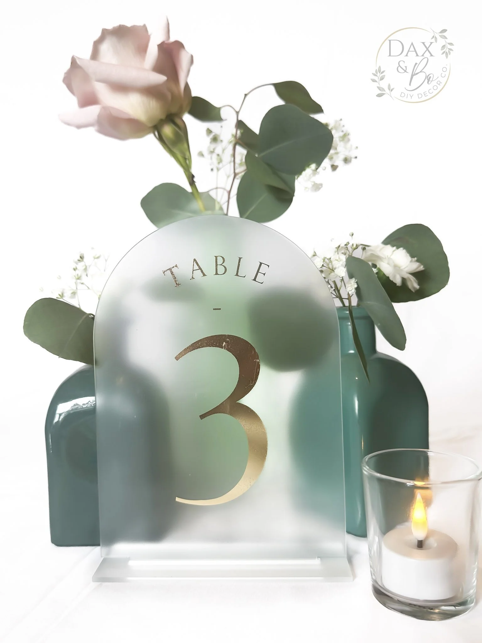 frosted-acrylic-table-number-green-vases-daxbo.jpg