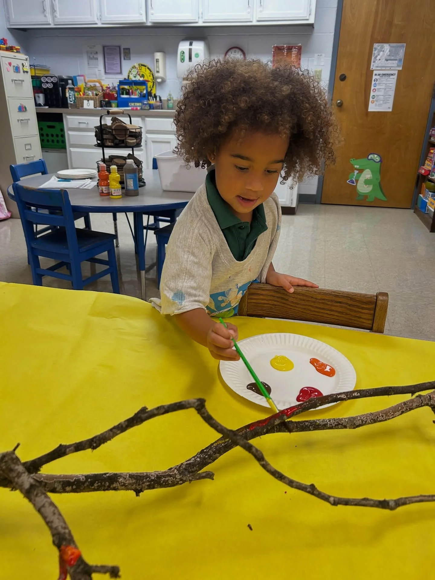 ✨ Storytime + Hands-on Learning ✨

This week, our PreK3 students read Feathers for Lunch by Lois Ehlert. Afterward, we created our own colorful birds to bring the story to life&mdash;while practicing fine motor skills like the pincer grasp. 🐦✂️

And
