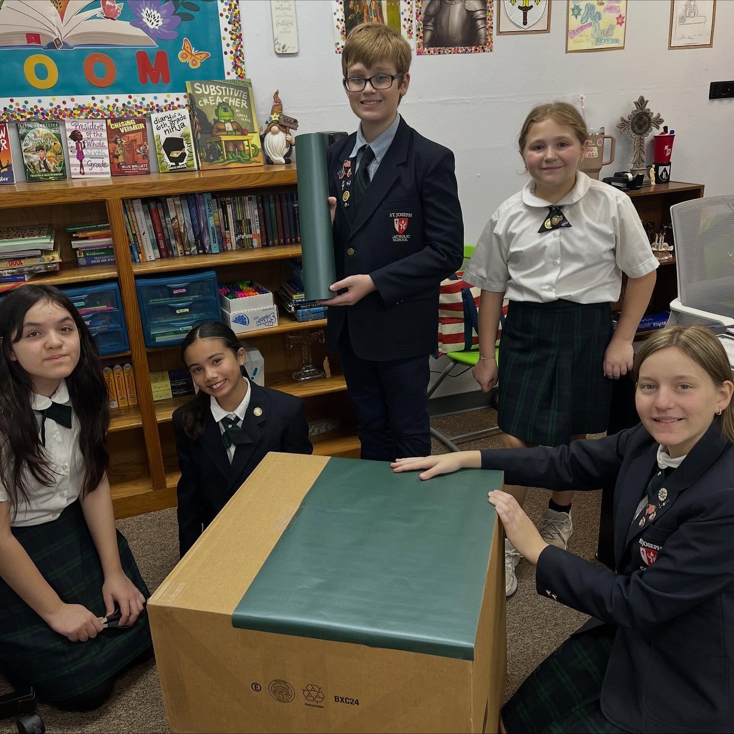 We just wrapped the most joyful Open House &mdash; and now we&rsquo;re excited to celebrate Discover Catholic Schools Week! 📚🍎
This week, we&rsquo;re sharing what makes Catholic education &mdash; and our SJCS community &mdash; so special: faith, fa