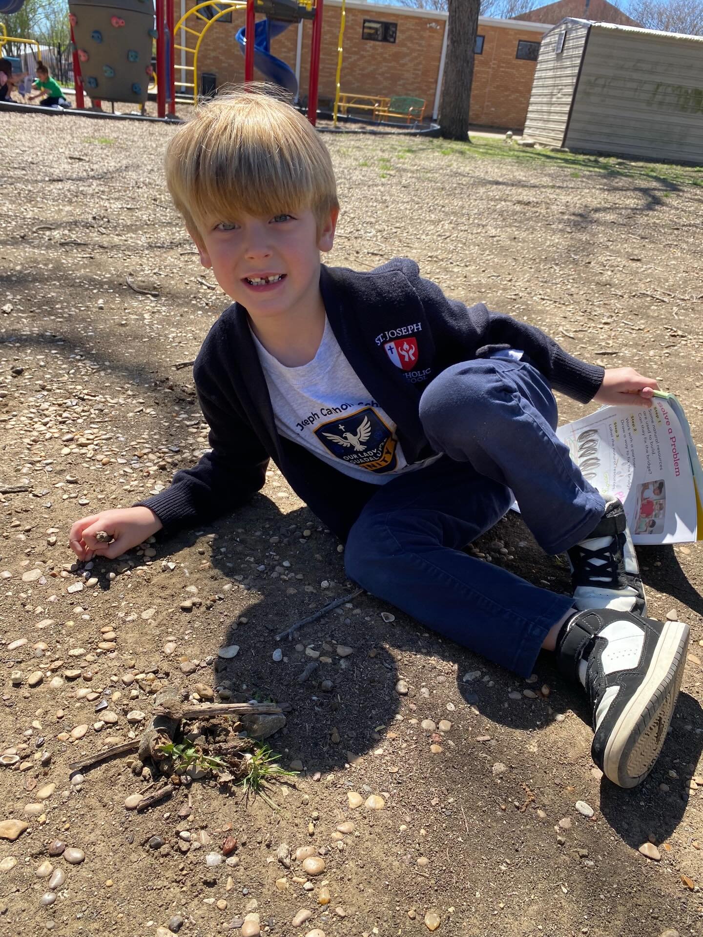 Kindergarten engineers at work! 🌿✨

Our kindergarten students put their creativity and problem-solving skills to the test by designing and building bridges using natural materials. From planning to construction, these young learners explored how thi