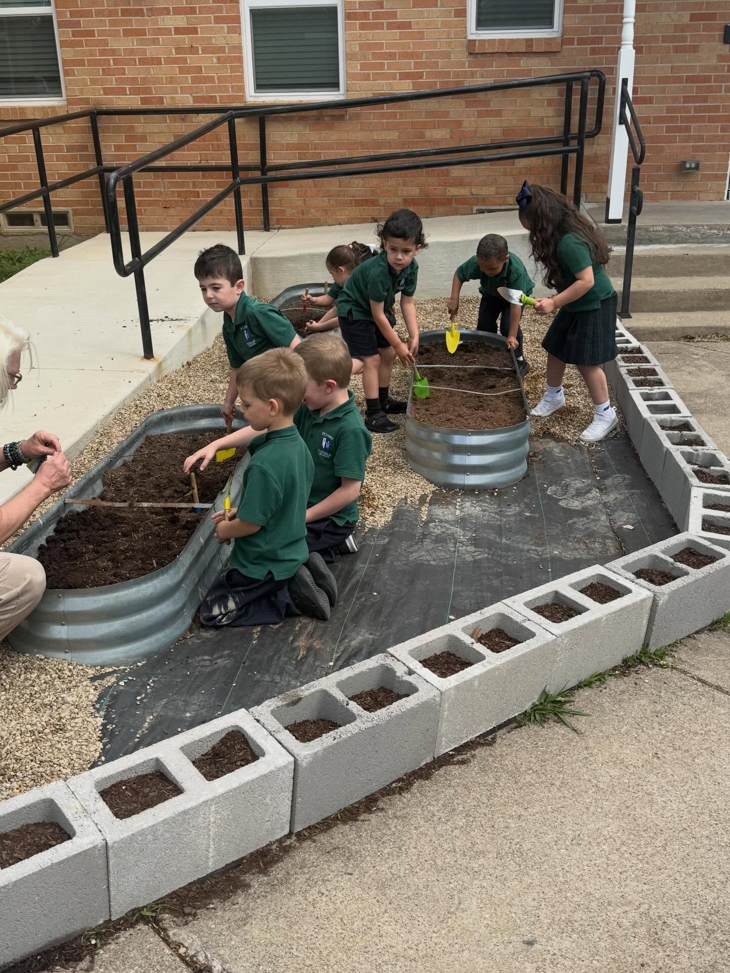 Little hands, big work 🌱

Pre-K 3 and 4 got busy setting up our new garden and planting with so much care and excitement. Watching them dig in, explore, and learn together is something special 🌼