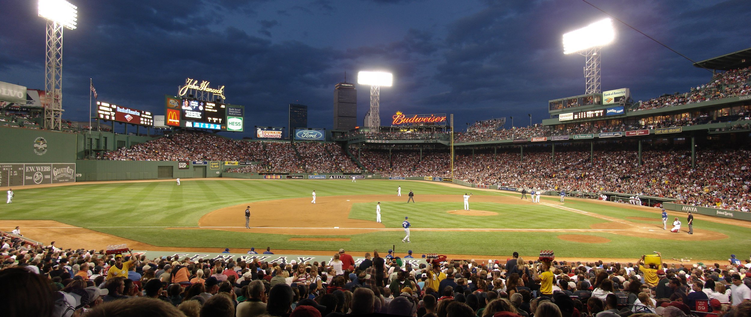 Fenway_at_night.jpg